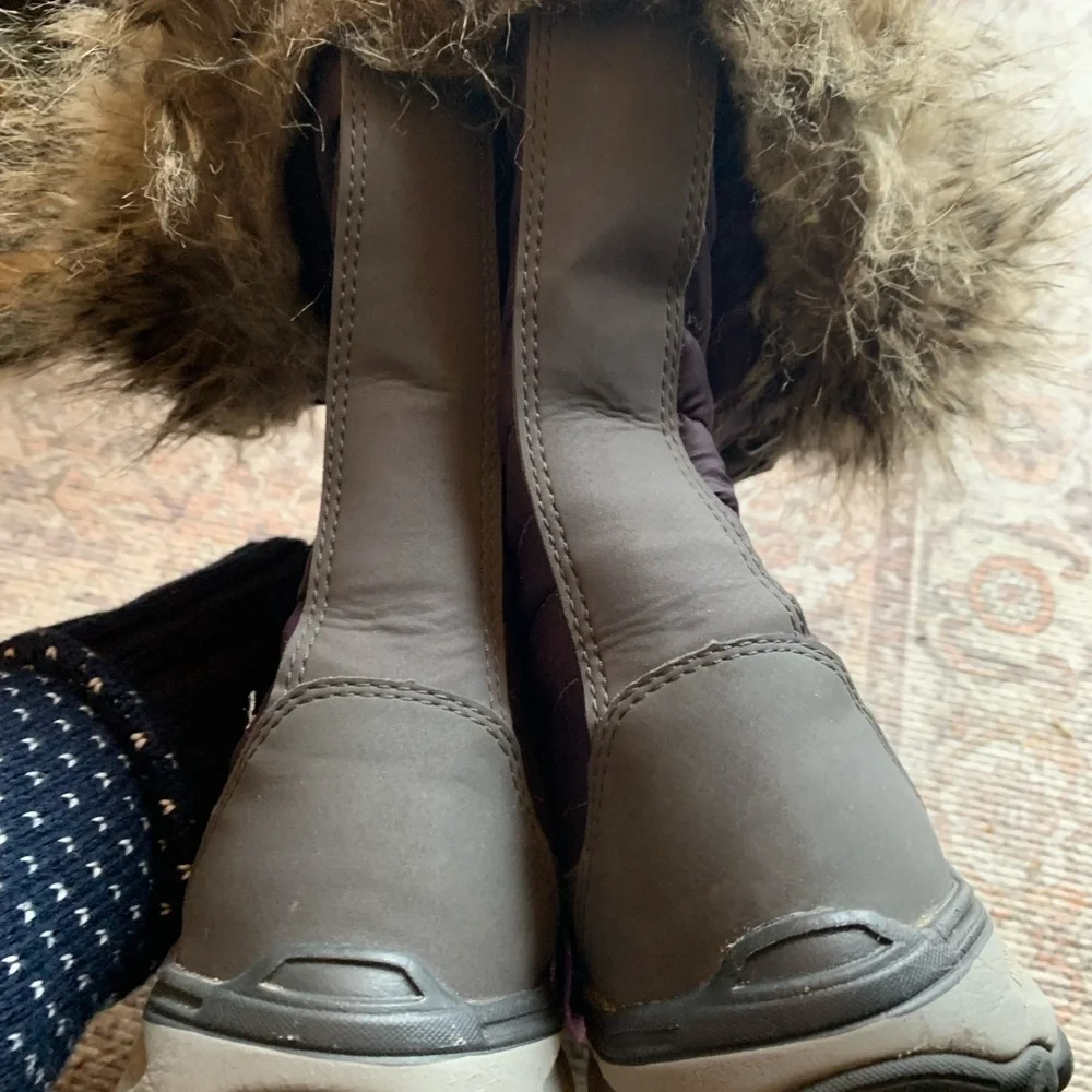 Eddie Bauer Women's Purple Winter Boots Size 7.5 Shoes Footwear Fashion